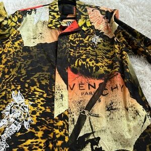 Givenchy men’s button down never worn size M 
More of a relaxed fit